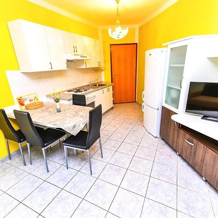 Apartments Hope Новаля Екстер'єр фото
