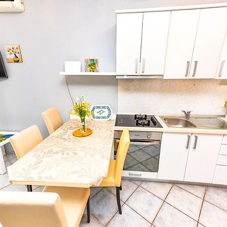 Apartments Hope Новаля Екстер'єр фото