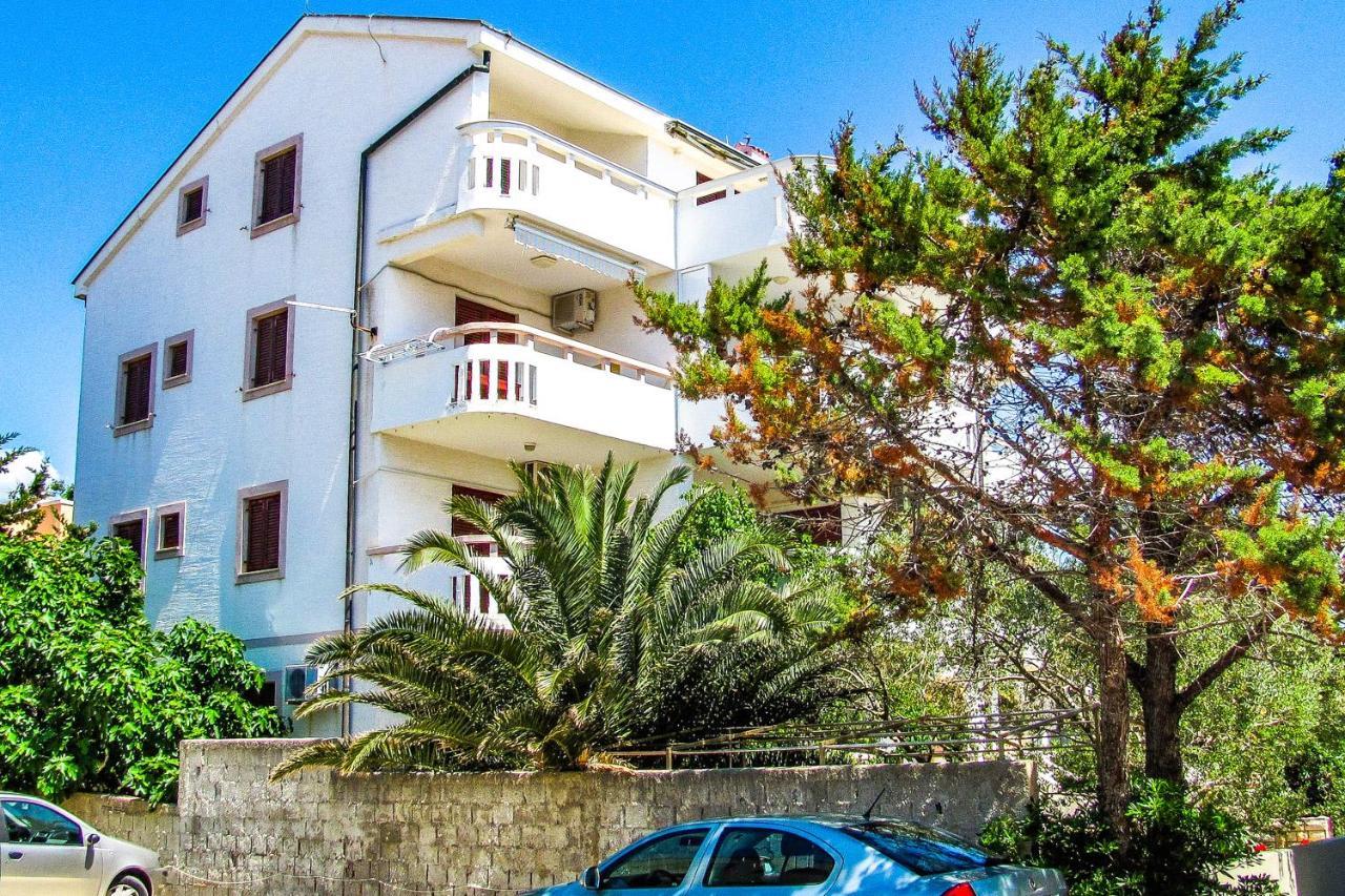 Apartments Hope Новаля Екстер'єр фото