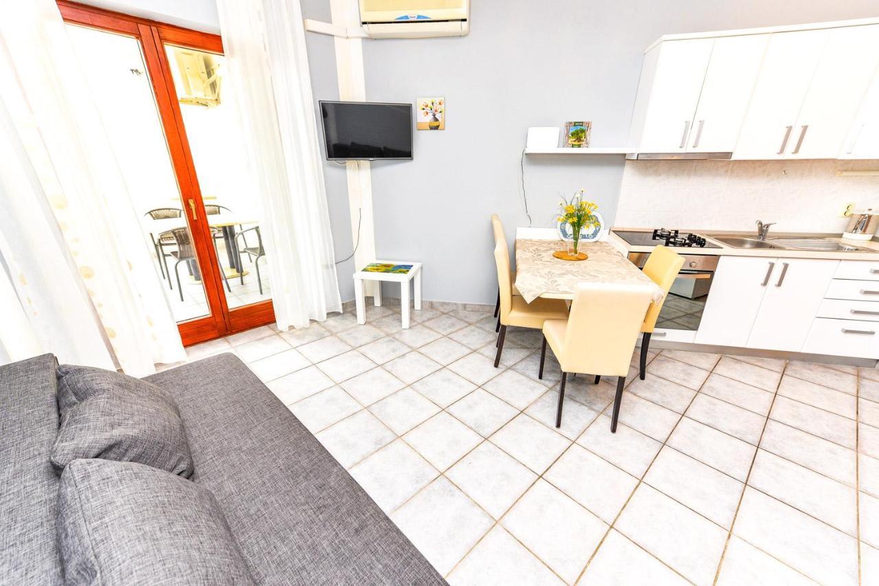 Apartments Hope Новаля Екстер'єр фото