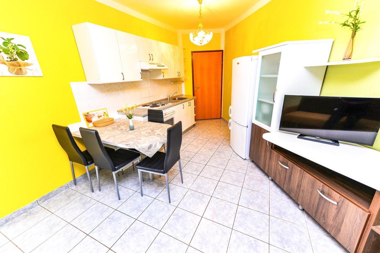 Apartments Hope Новаля Екстер'єр фото