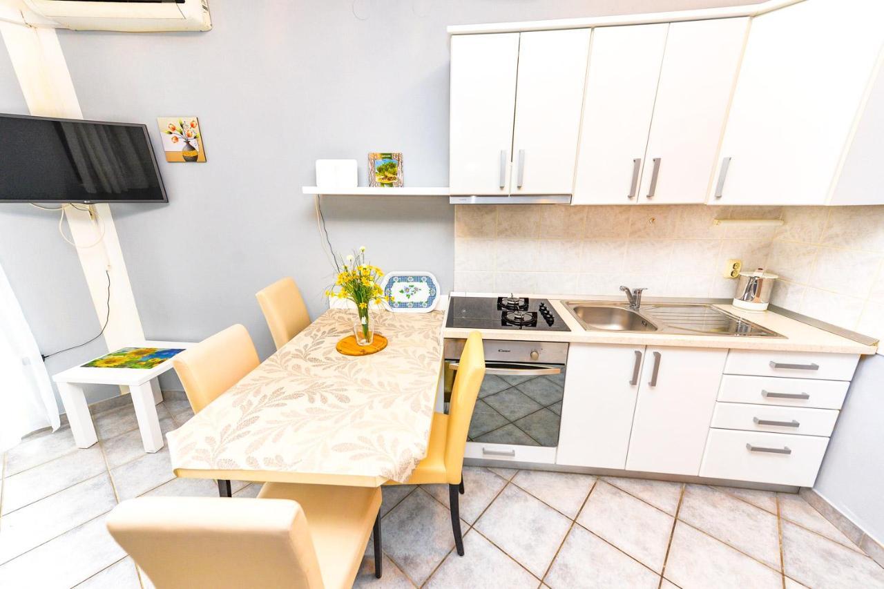 Apartments Hope Новаля Екстер'єр фото