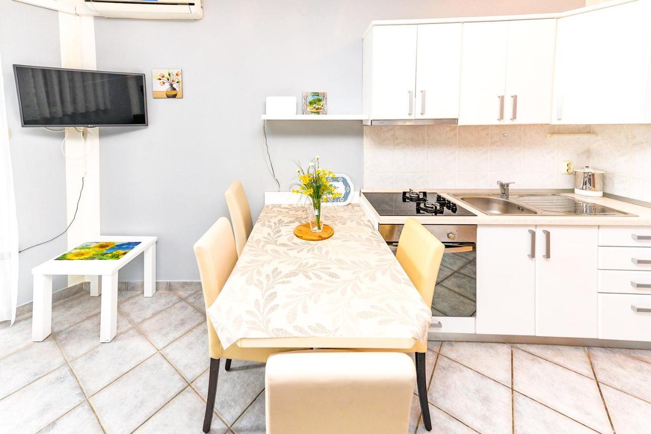 Apartments Hope Новаля Екстер'єр фото